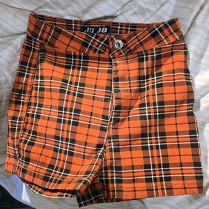 Juniors sz 3 Orange and Black Plaid Stretchy Booty Shorts. Like New.